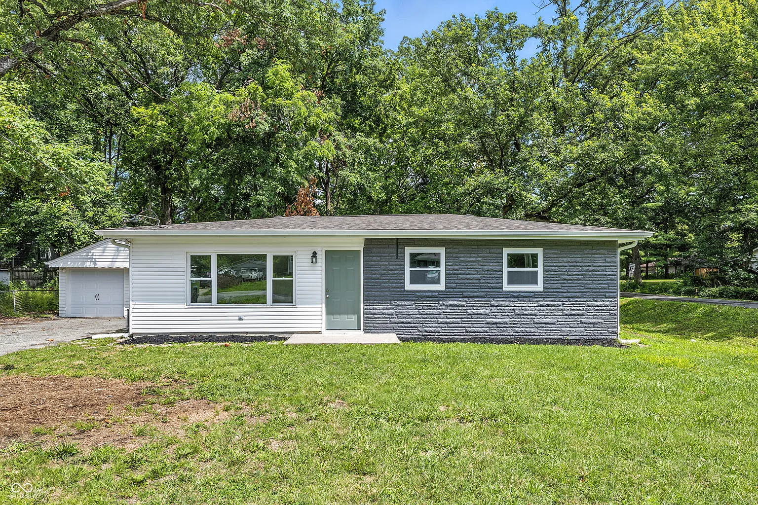 1301 N Ridgeview Dr photo 1