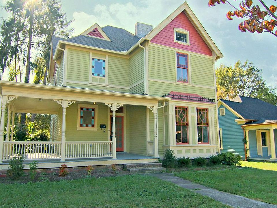 1st image of 2358 Woodbine Ave
