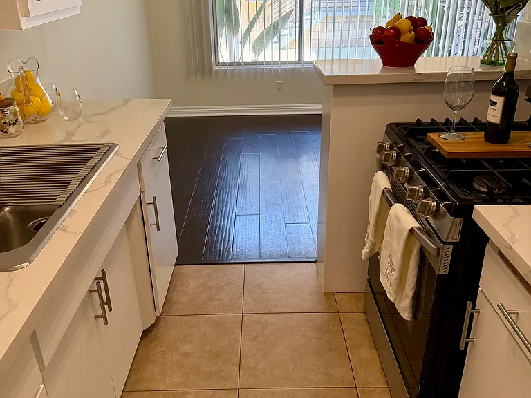 1814 N Serrano Ave #2 — Photo 4