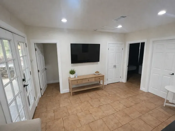 2011 8th St Unit A, San Fernando, CA 91340