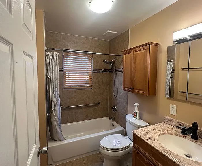 2500 Linwood Rd — Photo 11