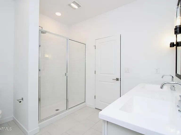 7869 N 80th Ave — Photo 5