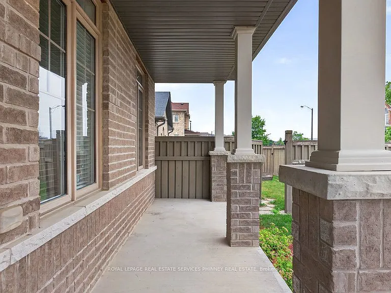 222 Moody Dr — Photo 3