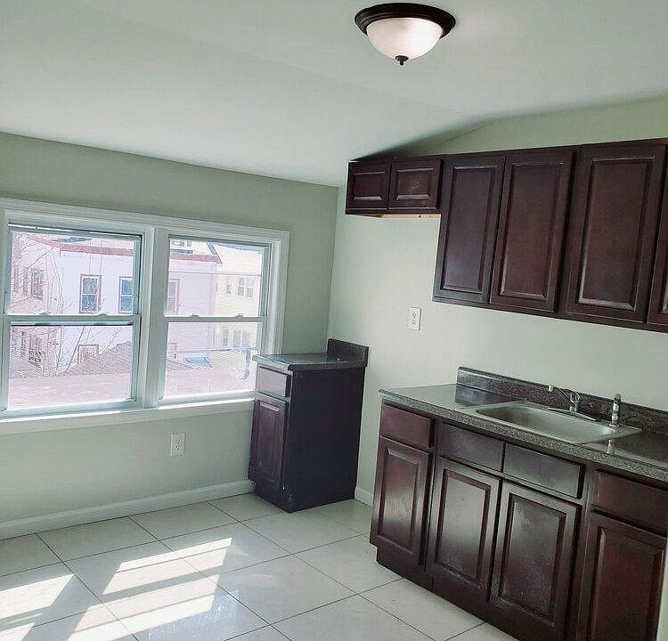 1st image of 12-20 Lanark Ave APT 3R