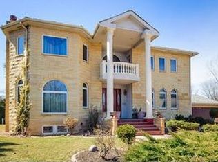 822 Coventry Ln, Oak Brook, IL 60523