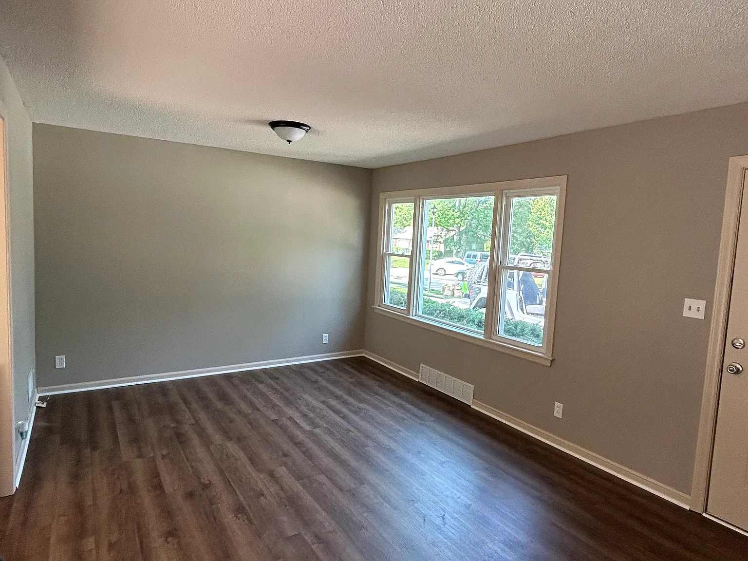 3 bed, 1248 sqft, $2,300 — Photo 4