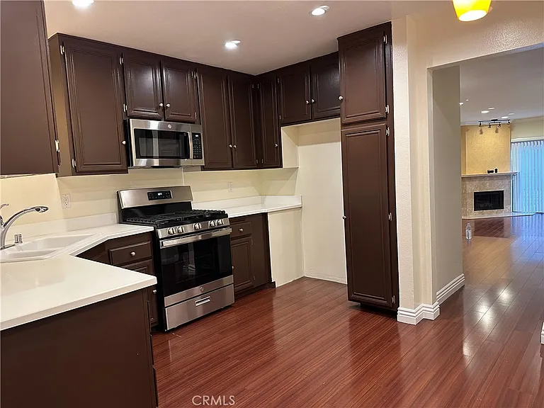 22865 Del Valle St #12 — Photo 4