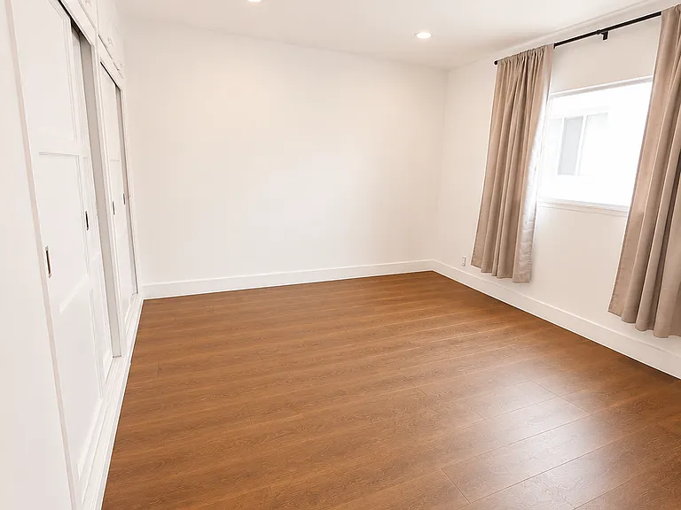 5806 La Mirada Ave #6 — Photo 1