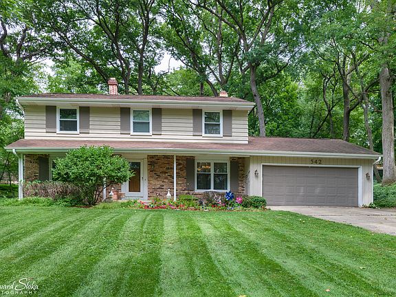 2nd image of 542 Wilmette Ave