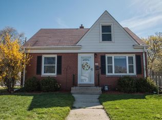 2506 N 80th St, Wauwatosa, WI 53213