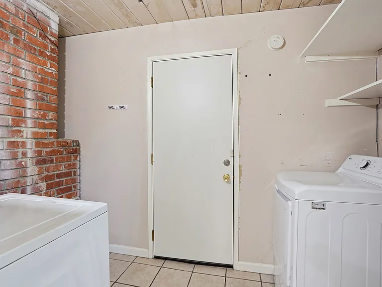 2102 Overhill Rd #A — Photo 17