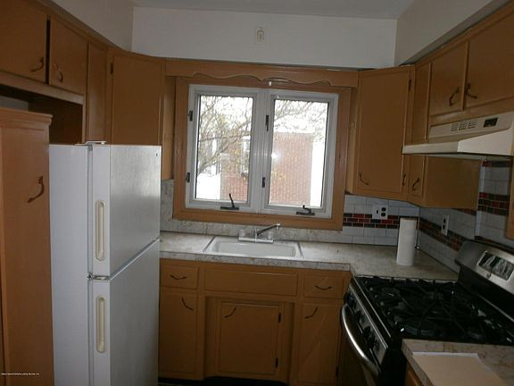 2nd image of 30 Cayuga Ave