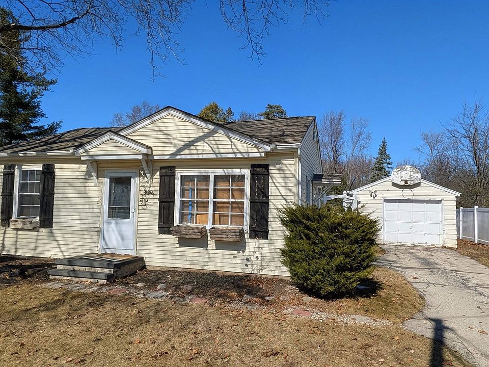 1st image of 1426 E Calumet St