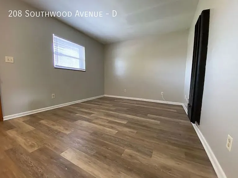 208 Southwood Ave #D — Photo 4