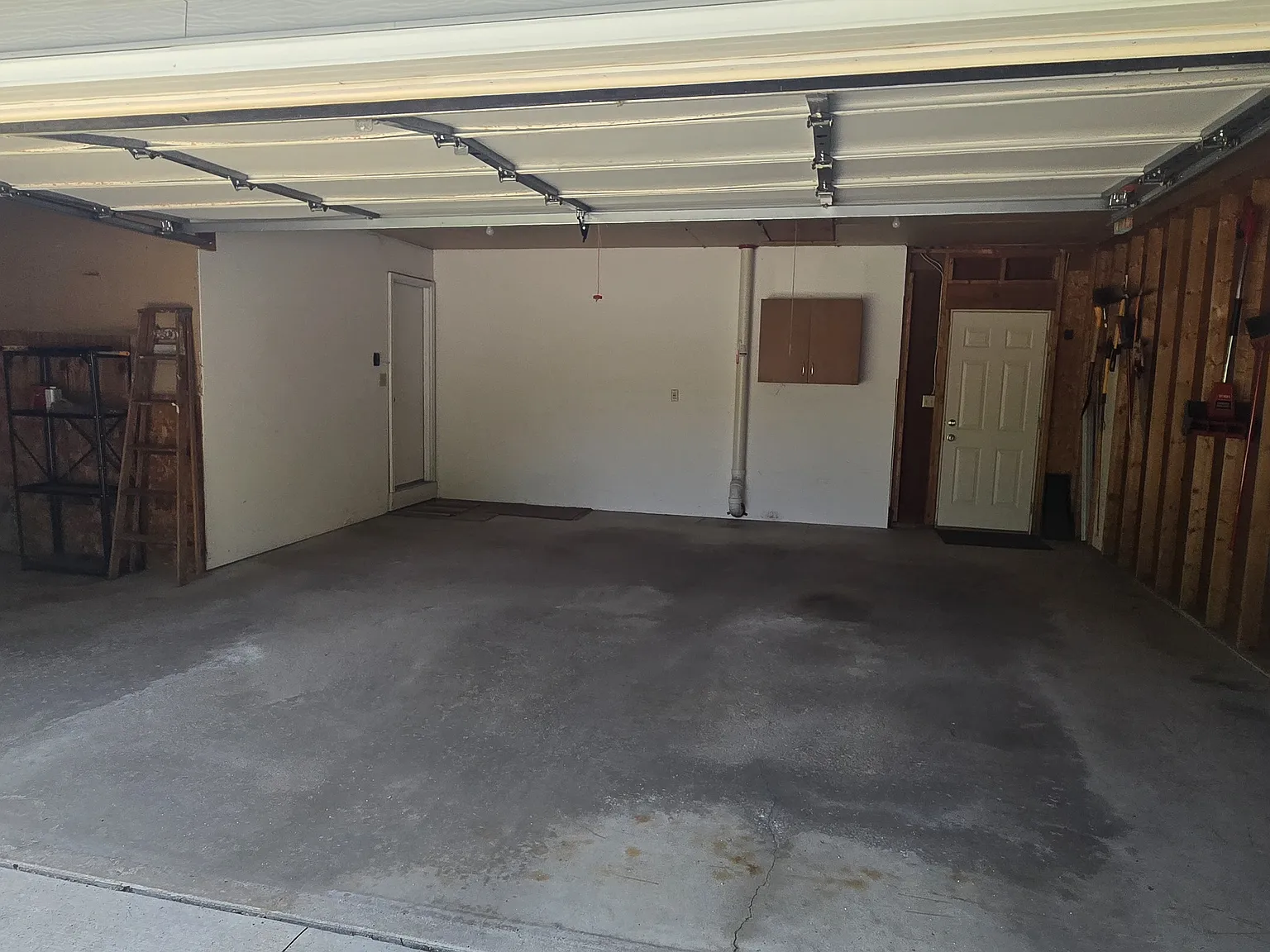 4 bed, 2.5 bath, 3200 sqft, $2,900 — Photo 3