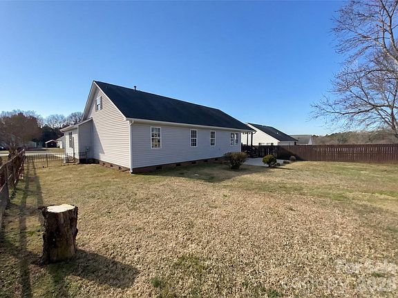 5th image of 3662 Farm Lake Dr SW