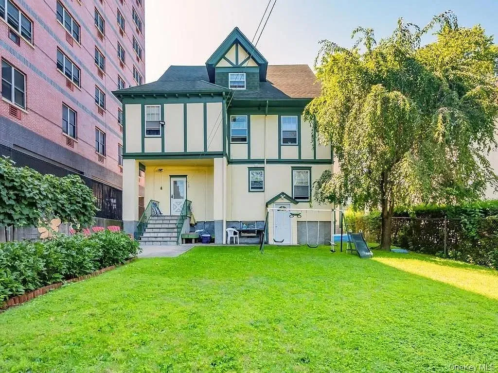 131 Lockwood Avenue, New Rochelle, NY 10801 — Photo 3
