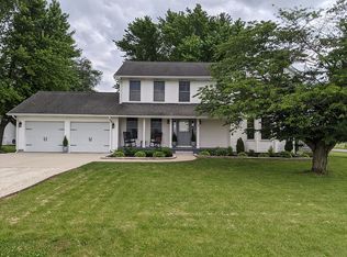 2 Meadowland Dr, Rochester, IL 62563