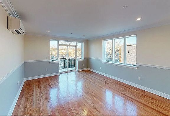 5th image of 564 19th St #3B