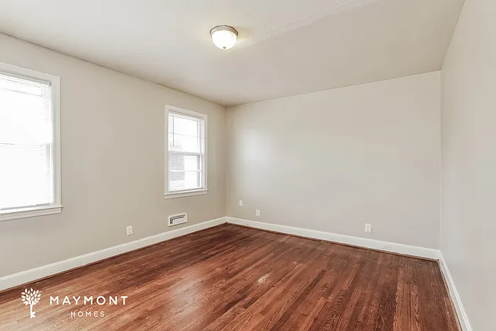 2804 Oakland Ave — Photo 5