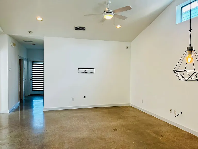 5900 Toscana Ave — Photo 7