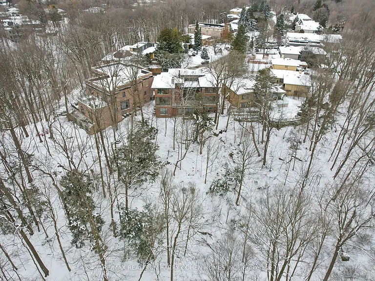 58 Timberlane Dr — Photo 4