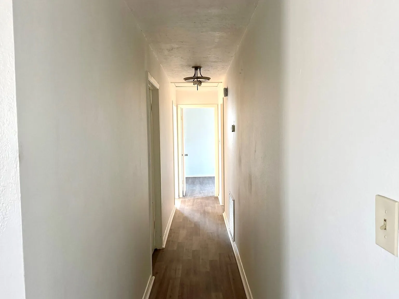 3 bed, 2.0 bath, 984 sqft, $1,800 — Photo 4