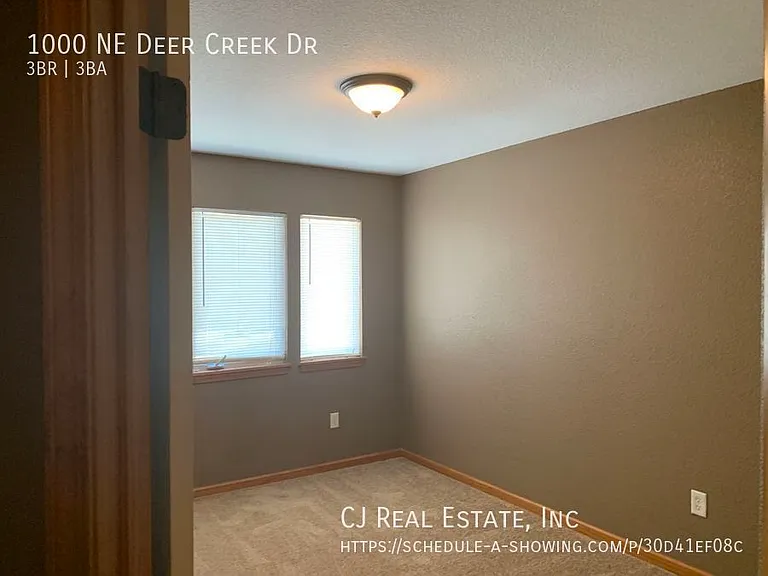 1000 NE Deer Creek Dr — Photo 5