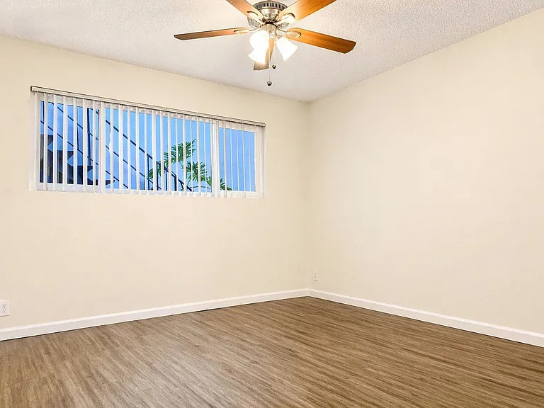 1808 N Harvard Blvd — Photo 37