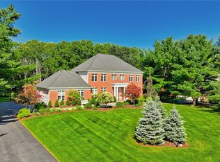 8 Beauclaire Ln, Fairport, NY