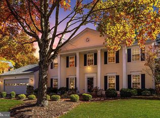 6 Dunbar Way, Sterling, VA 20165