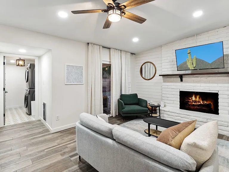 1249 E Bishop Dr — Photo 9