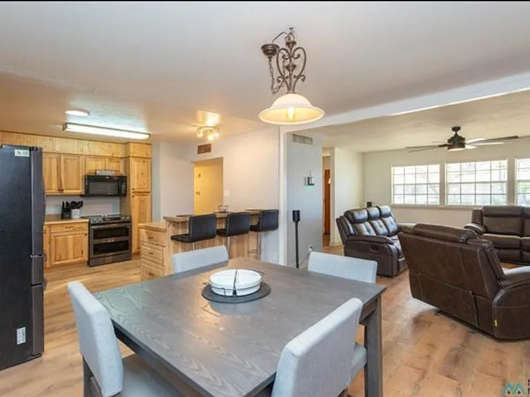 1403 S Bonita Dr — Photo 5