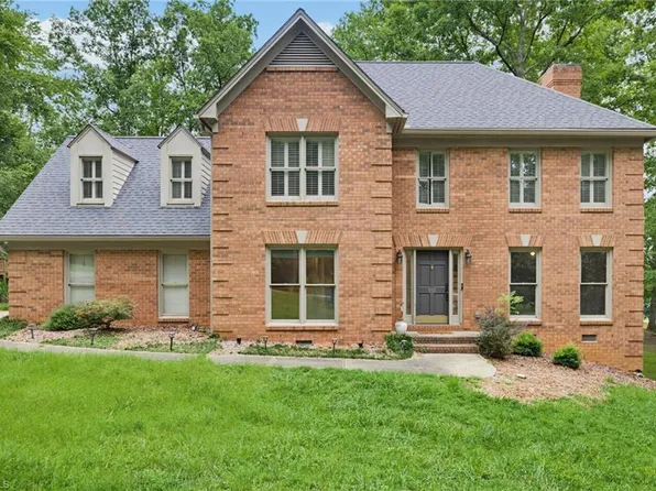 992 Lake Forest Ct, Eden, NC 27288