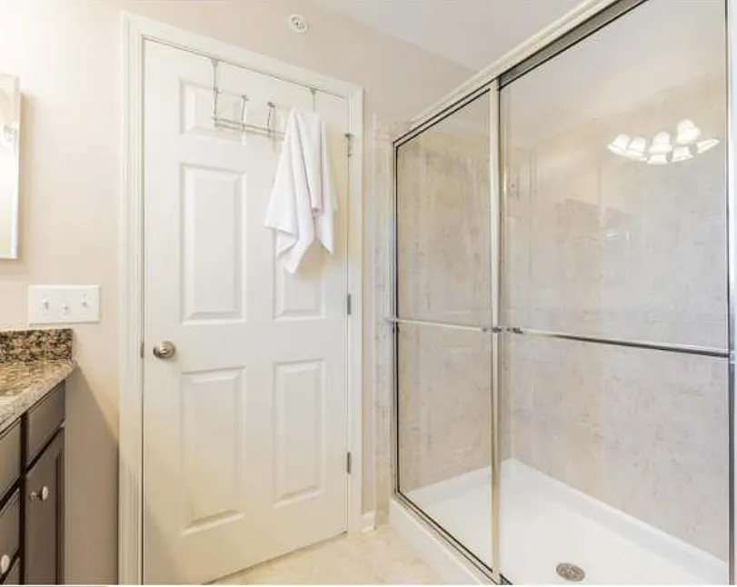 3 bed, 2.5 bath, 2262 sqft, $3,700 — Photo 2
