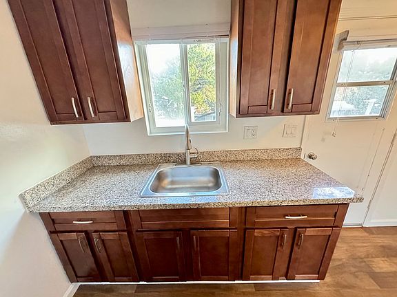 5th image of 330 Ventura Ave APT 6