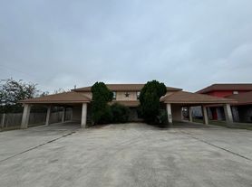 1100 Leslie Circle, A