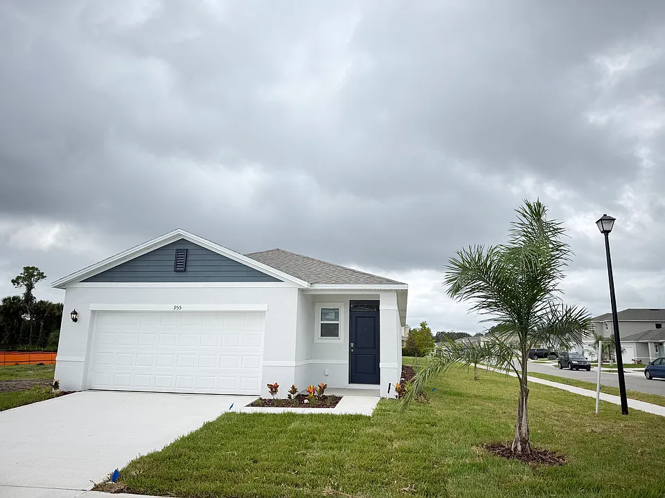 955 Bluet Dr