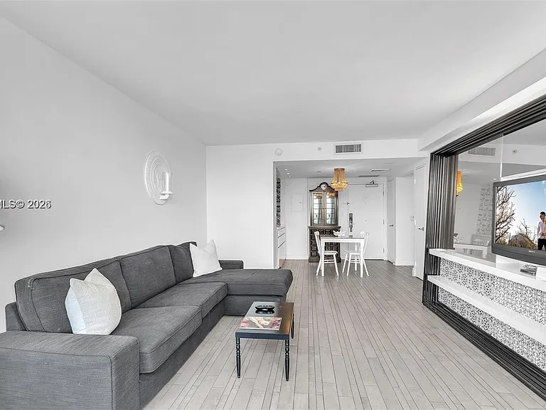 1100 West Ave #409 — Photo 5