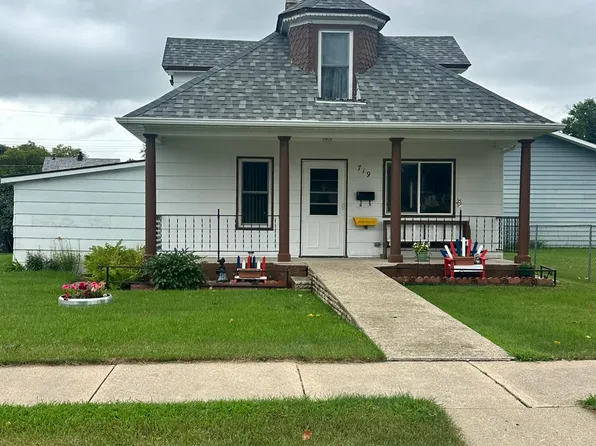 719 8th Ave SE, Jamestown, ND 58401