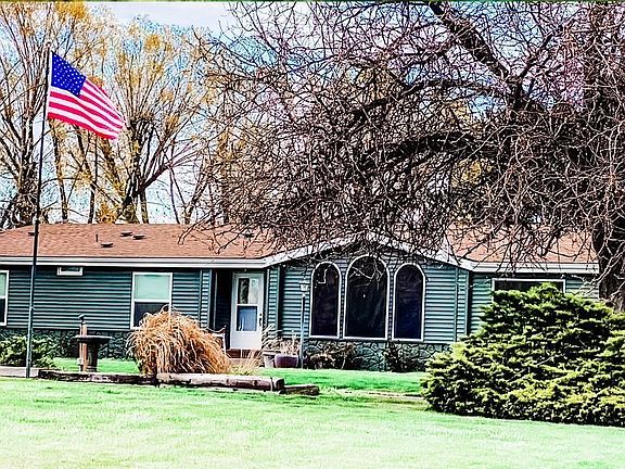 3rd image of 21 Honeysuckle Rd