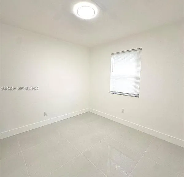 417 NW 7th Ter #14 — Photo 2