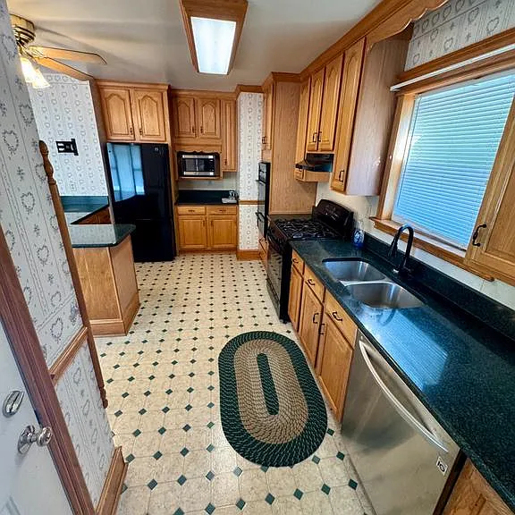 300 Asbury Ave — Photo 12