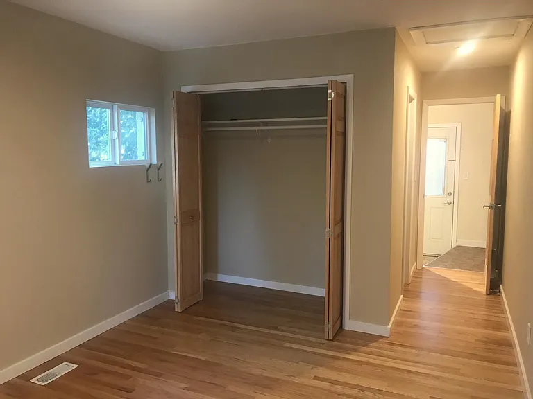 315 S 43rd St — Photo 11