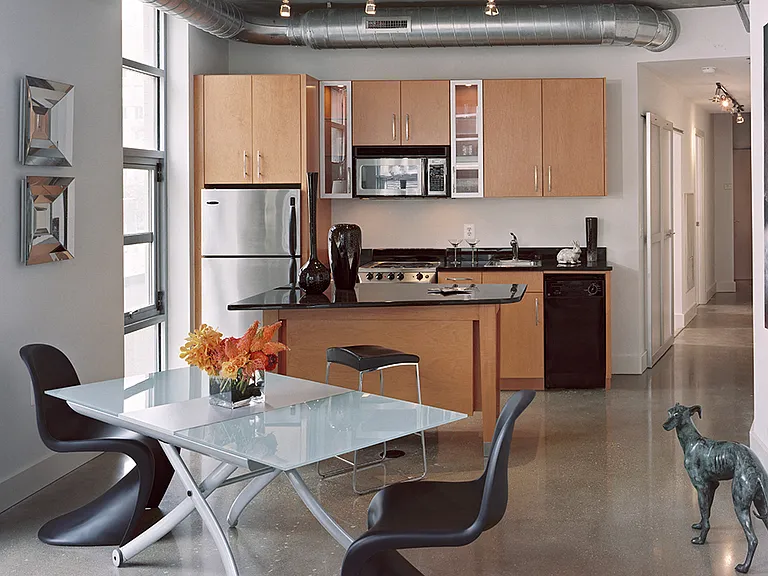 The DeSoto Apartments — Photo 2