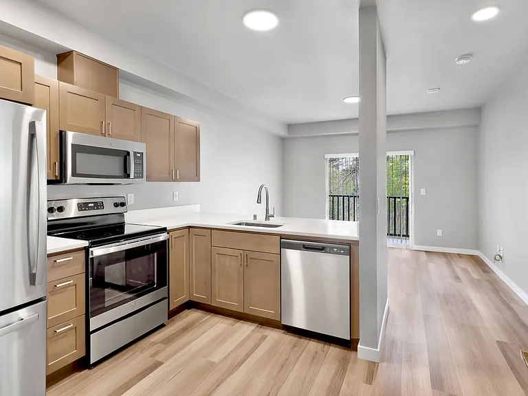 Kingsway Apartments — Photo 75