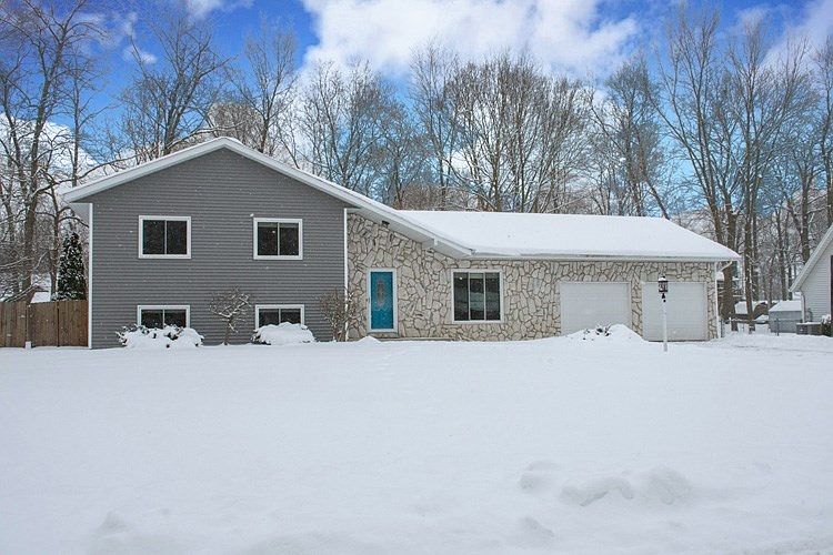 1st image of 25088 Pin Oak Dr