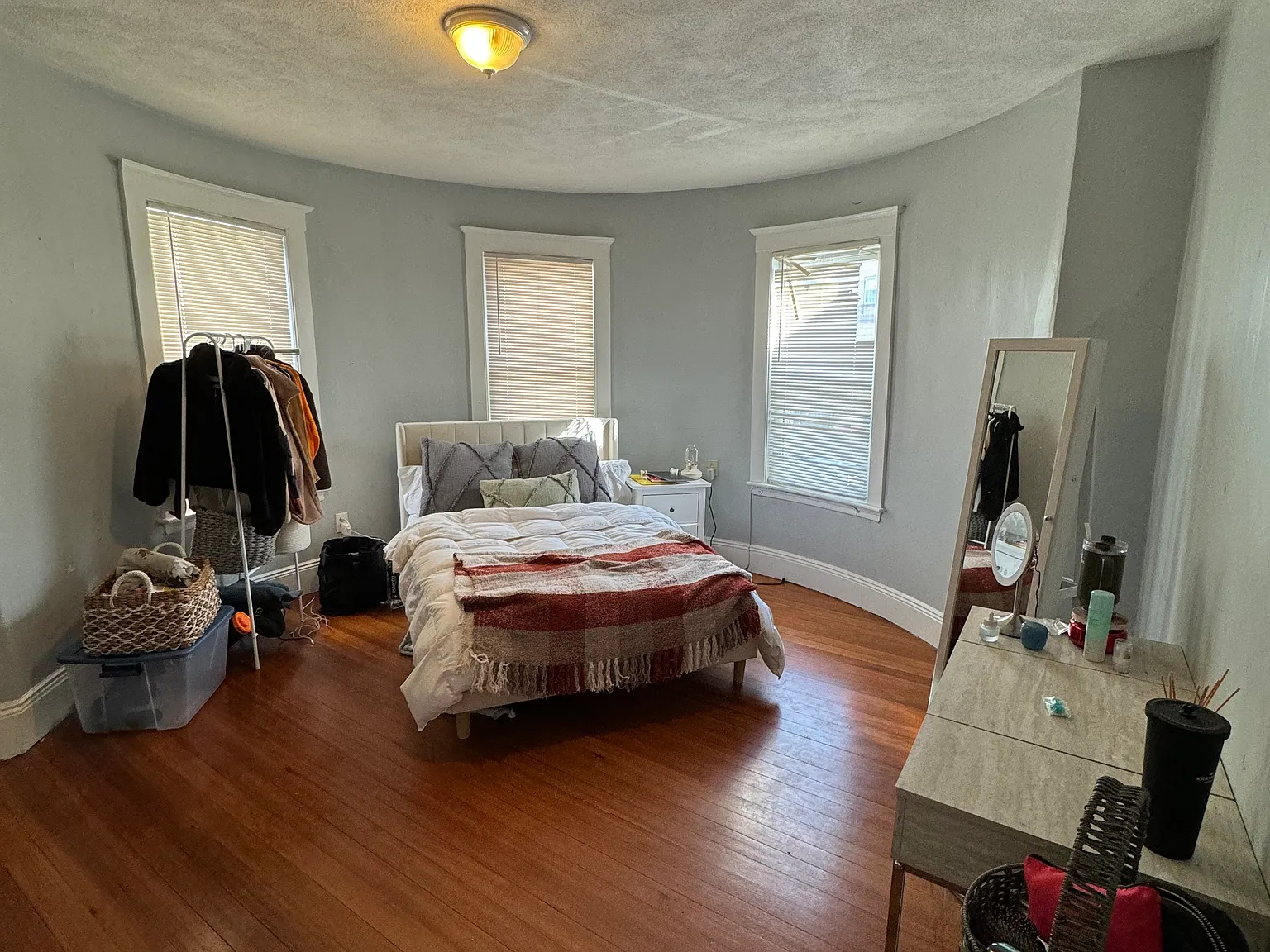 3 bed, $3,200 — Photo 2
