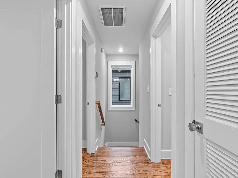 711B Hugo St — Photo 17
