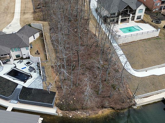 3rd image of Hunter Point Cv